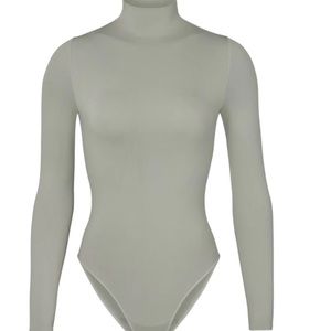 SKIMS- Essential Mock Neck Long Sleeve Bodysuit: Size 2x/3X